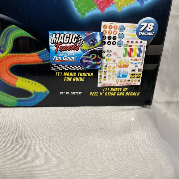 New As Seen On TV Magic Tracks Glow Set - Picture 6 of 11